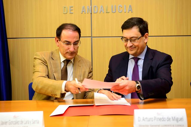 El Presidente de CEA y los Directores General y Financiero de Llorente y Cuenca suscribieron este acuerdo